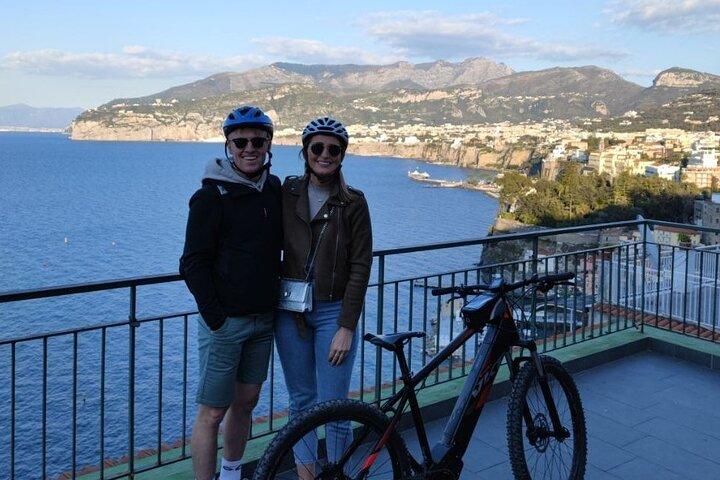 Tour en bicicleta eléctrica por la costa de Sorrento
