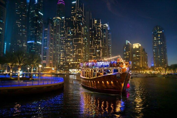 Dubai Marina: Luksus Dhow middag krydstogt med hotel transfer