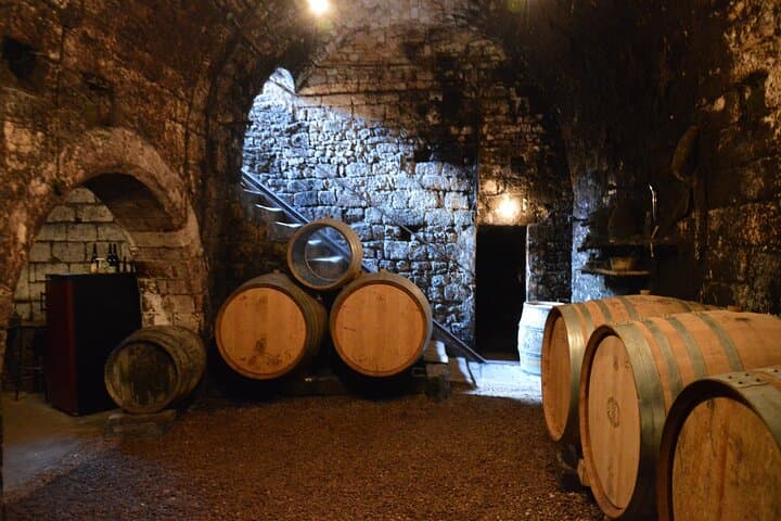 Chablis and Burgundy Wine Tour from Paris with Lunch & Sommelier