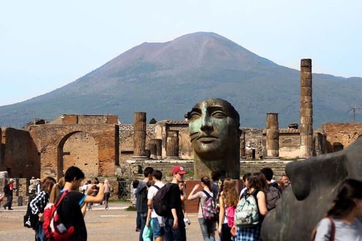Visit Mt Vesuvius & Pompei all inclusive