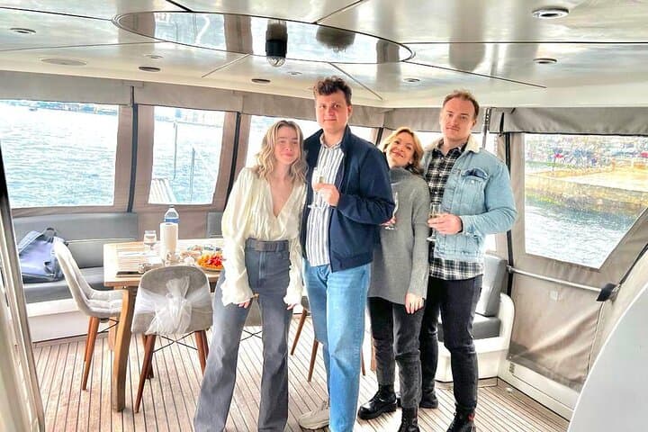 Private Luxury Yacht Cruise in Istanbul Bosphorus