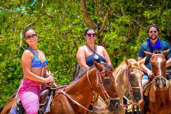 Equitazione e ATV o Buggy per Water Cave e Macao Beach