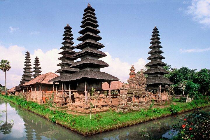 タマン アユンとタナ ロット寺院のサンセット ツアー