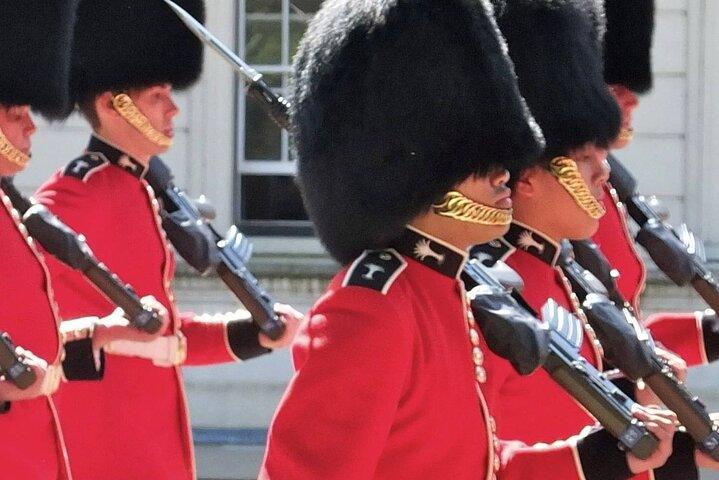 Changing of the Guard: A Self-Guided Audio Tour i London