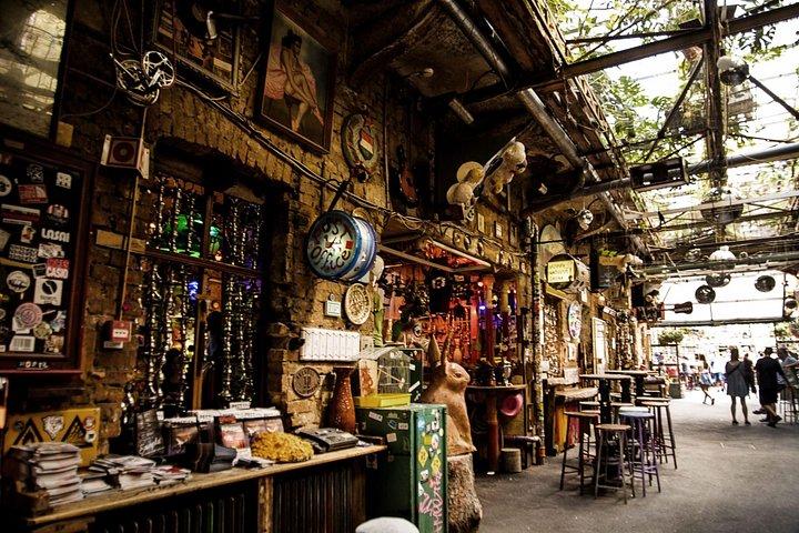 Ruin Bars ツアー (文化、歴史、ドリンク) プロモーション価格