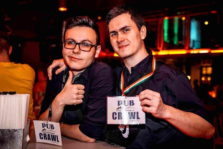 The Original Budapest Pub Crawl – Tiri gratuiti, giochi e ingresso VIP