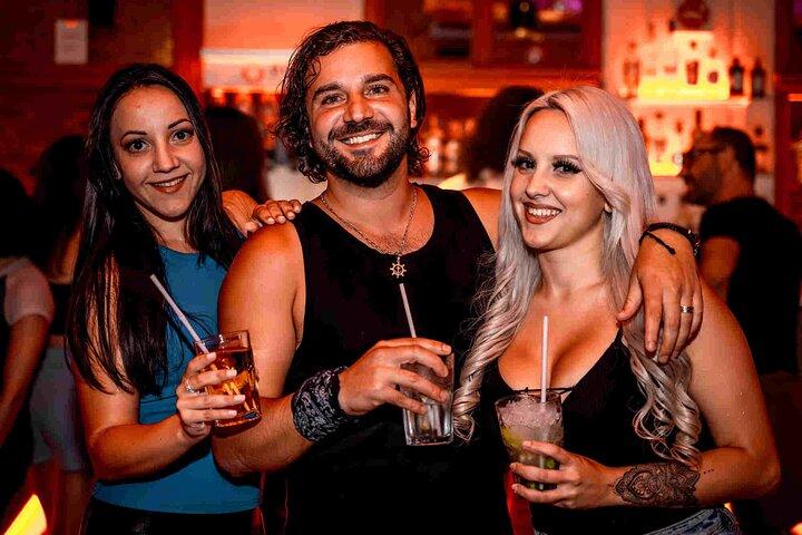 The Original Budapest Pub Crawl – Tiri gratuiti, giochi e ingresso VIP