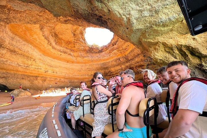 Delfini e grotte di Benagil: tour di 3 ore per piccoli gruppi con un biologo.