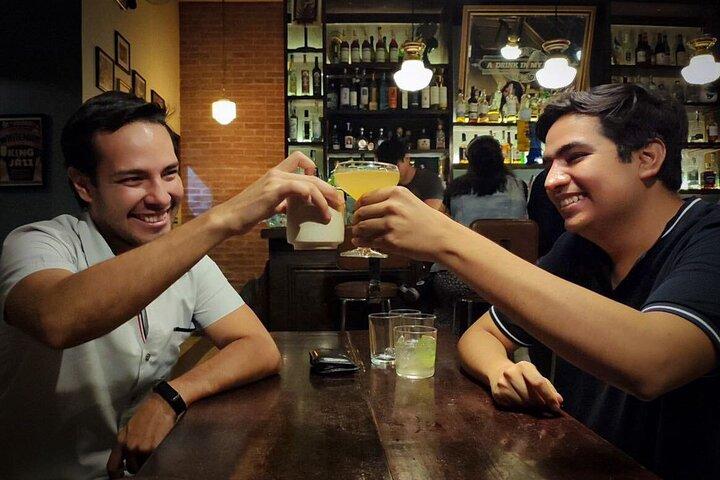 Recorrido de bares los viernes por la noche en Guadalajara, México