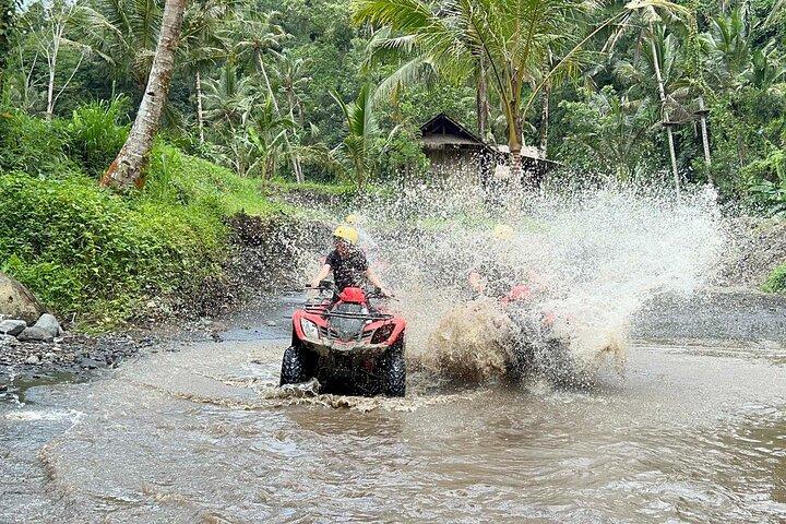 Ubud ATV Abenteuer durch Wasserfall Fluss und Tunnel