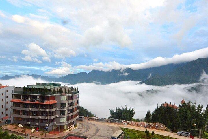 Fra Hanoi: 2-dages Hotel Overnight Sapa Tour med Limousine Van