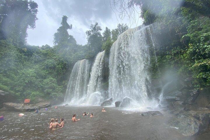 Explore o Parque Nacional Kulen: Cachoeira e montanha