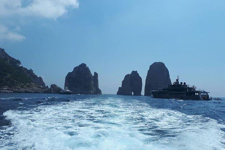 ソレントから：ブルーグロットでカプリ島のガイドツアー