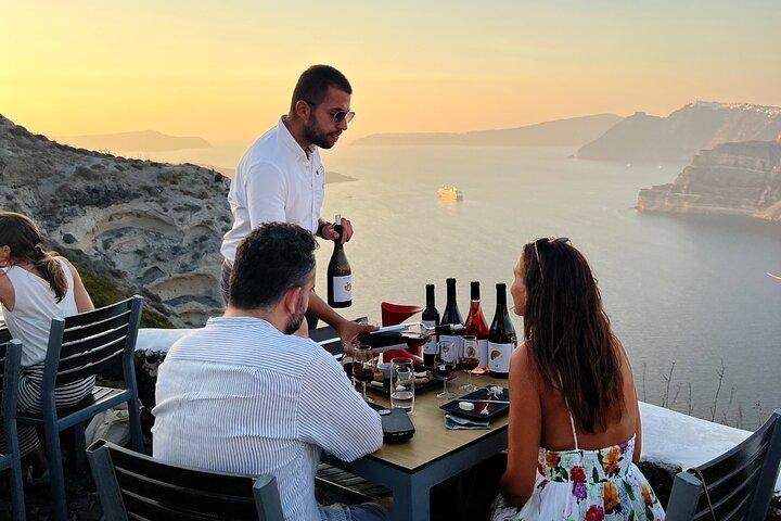 Tour Privado del Vino en 3 Bodegas con 12 Catas de Vino y Tapas