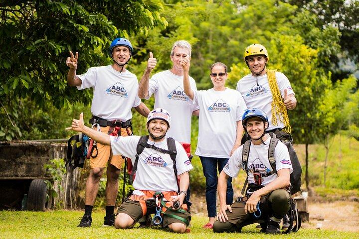 Canyoning Adventure Rappelling vattenfall i Arenal Volcano