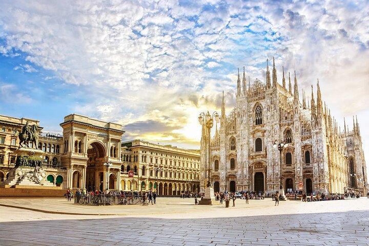 Sky-High Delights : Duomo Tour met Rooftop Adventure! + Ebook