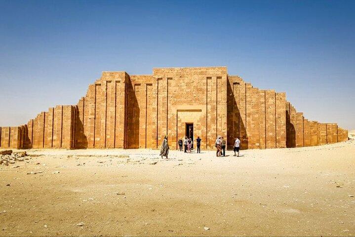 Excursão privada de dia inteiro às pirâmides de Dahshur, Memphis e Sakkara