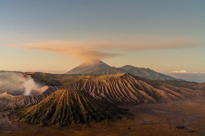 4D3N イジェン火口、パプマビーチ、トゥンパクセウ滝、ブロモ山