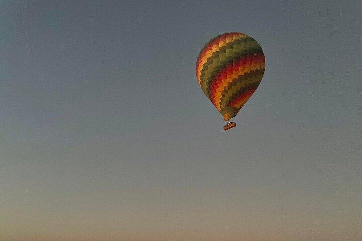 Boka din Luxor Sunrise Balloon Ride Experience