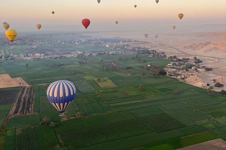 Boka din Luxor Sunrise Balloon Ride Experience