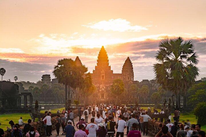 Private Angkor Sunrise Guided Tour
