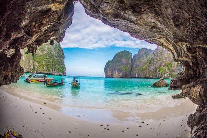 Excursión de un día desde Phuket a la isla Phi Phi en Cruise Youth