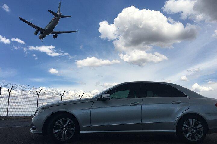 フィウミチーノ空港からローマのホテルまで - プライベート送迎車サービス