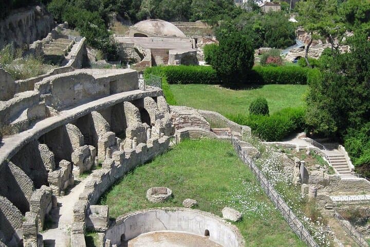 Private tour by car among the treasures of Campi Flegrei and Naples.