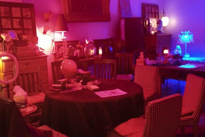 Privat rundvisning og seance i huset på Bourbon