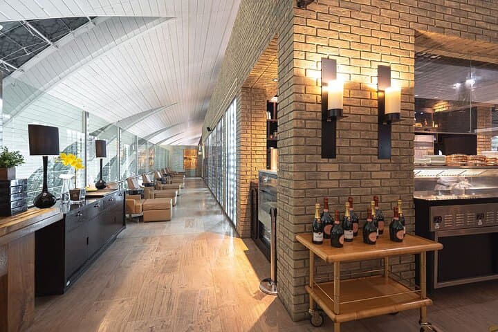 Dubai International Airport (DXB) T3/T1/T2 VIP Lounge Access