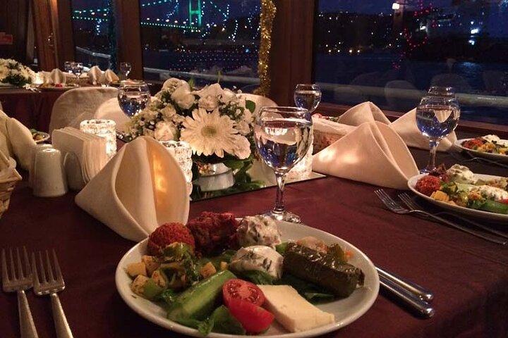 Istanbul Bosporen Middagskryssning & Turkisk nattshow