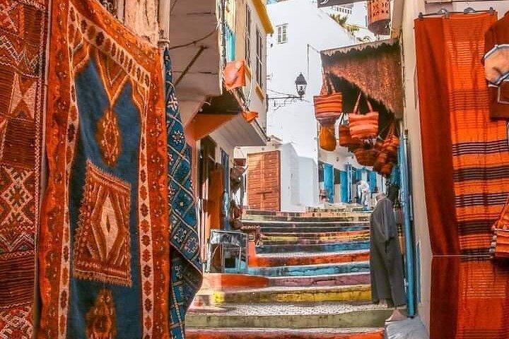 Tour VIP pela Medina de Fez com guia local especializado e vistas panorâmicas das muralhas.