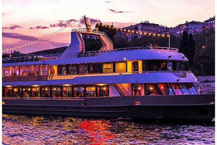 Istanbul Bosporen Middagskryssning & Turkisk nattshow