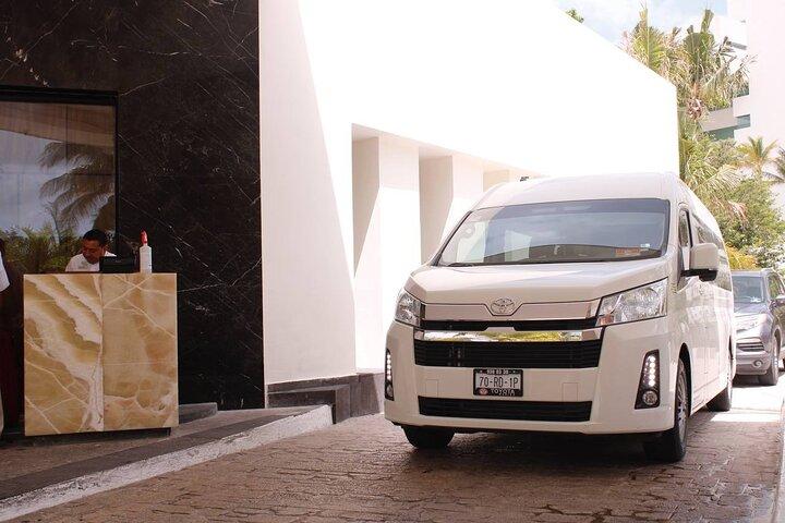 Privater Transfer zum Flughafen Cancun zur Hotelzone
