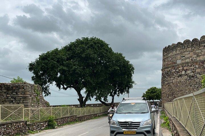 Visite privée d'une journée au fort de Chittorgarh avec guide, déjeuner et billets