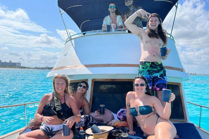プライベートヨットツアーカンクン — イスラ・ムヘーレスクルーズ、オールインクルーシブ