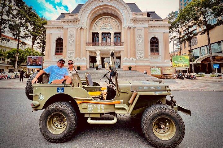 Excursión privada de medio día a la ciudad de Ho Chi Minh en jeep del ejército de EE. UU.