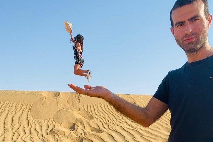 ドバイ砂漠サファリ（ダートバギー、バーベキューディナー、サンドボード付き）