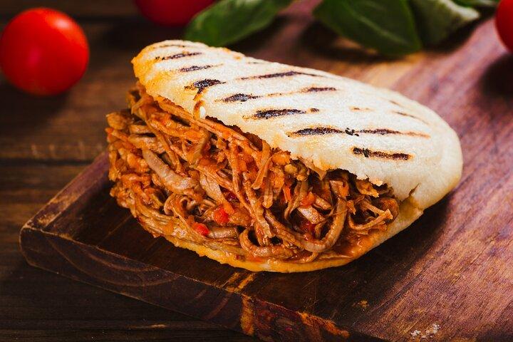 VIP Bogota Food Tour : Boerenmarkt, Arepas, Cacao, Lunch, Bier