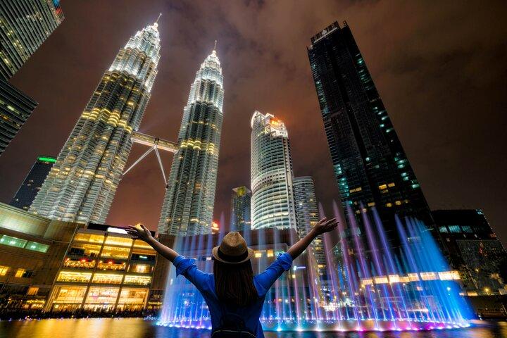 Séance photo privée à Kuala Lumpur devant la tour Petronas
