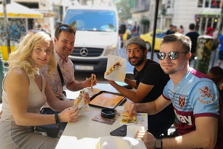 地元の人のように食べる：アテネの究極のウォーキンググルメツアー