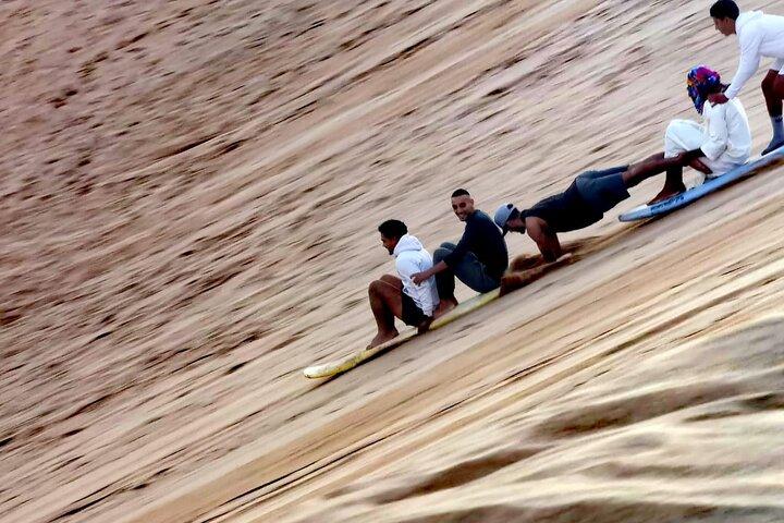 Sandboarding og quad-cykling i Timlaline Dunes