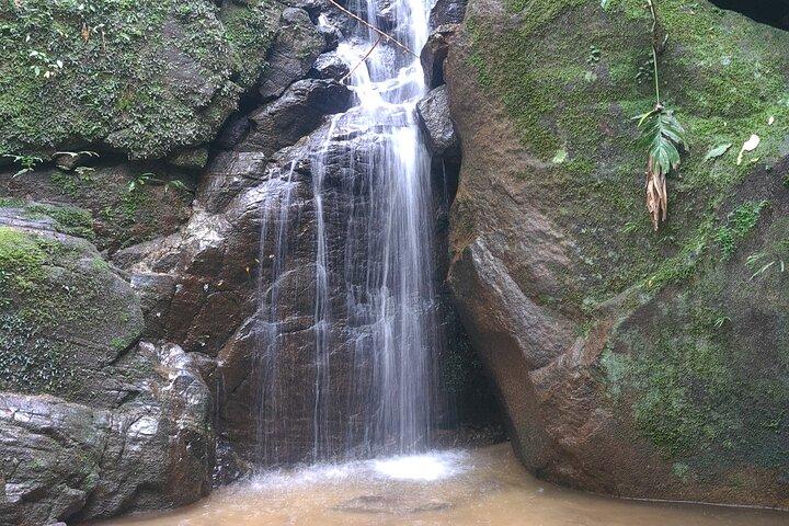Höhlen- und Wasserfalltour in Rio de Janeiro