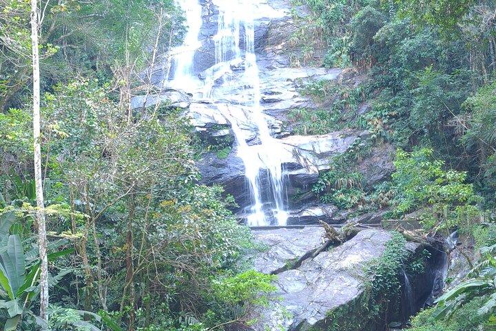 Höhlen- und Wasserfalltour in Rio de Janeiro
