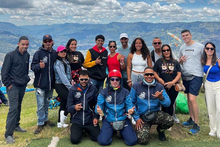Paraglidingflyvning i Medellin