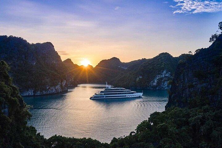 Croisière Elite Of The Seas Baie d'Halong 3 jours / 2 nuits Croisière 6 étoiles