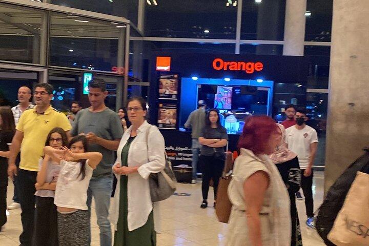 Traslados al aeropuerto Queen Alia desde / hacia Amman, Petra, Mar Muerto.