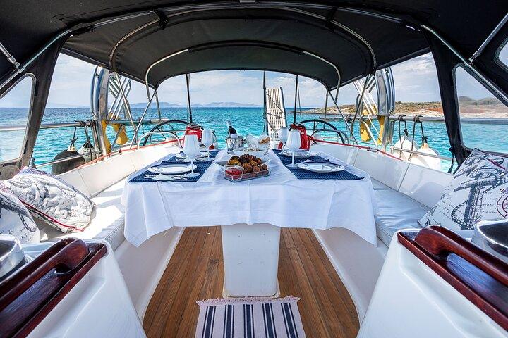 Cena di lusso privata a bordo ormeggiata ad Atene
