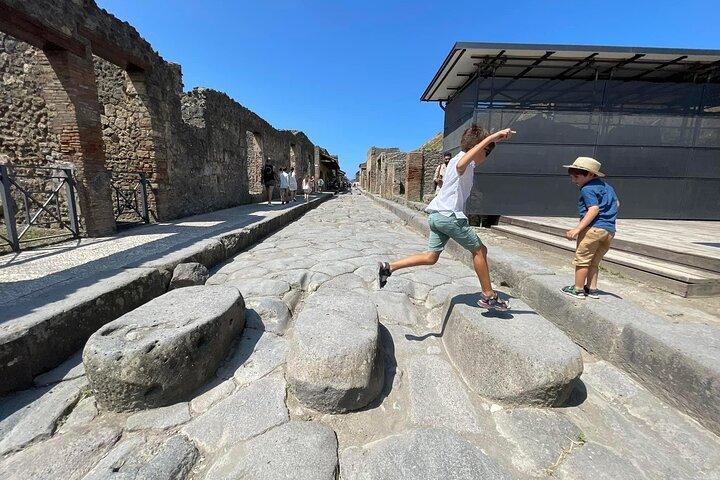 Aventura en Pompeya: ¡un recorrido personalizado para familias con niños!