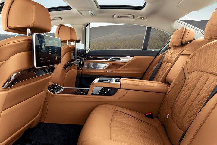 Privé-vertrek Transfer van Brussel-stad naar Brussels Airport met een luxe auto